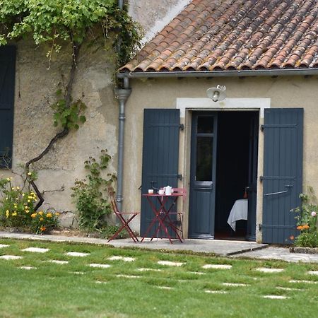 Un Jardin Et Trois Maisons Brux Exterior photo