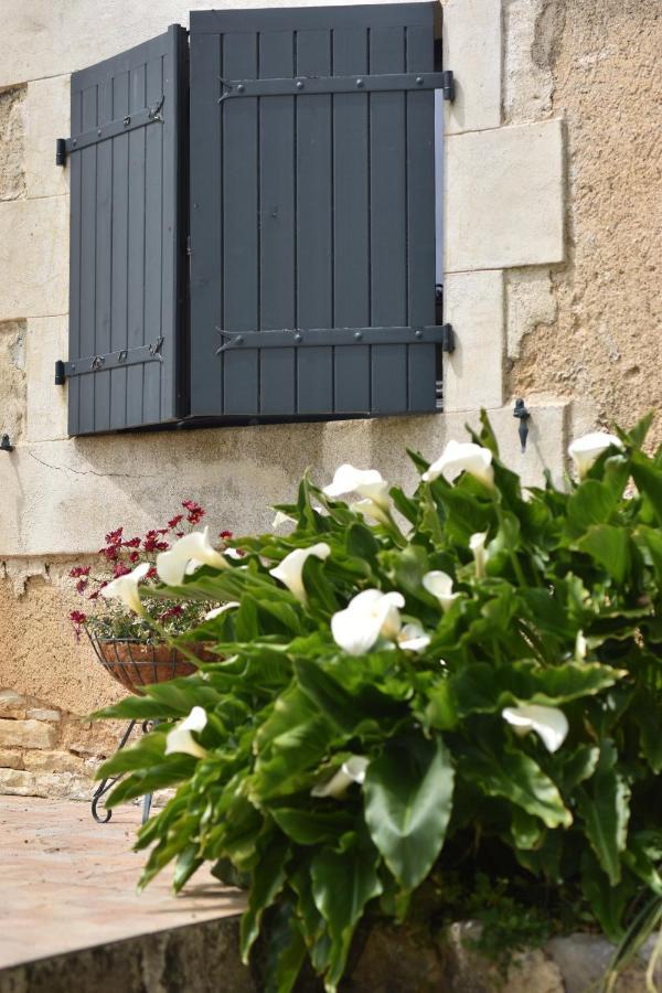 Un Jardin Et Trois Maisons Brux Exterior photo